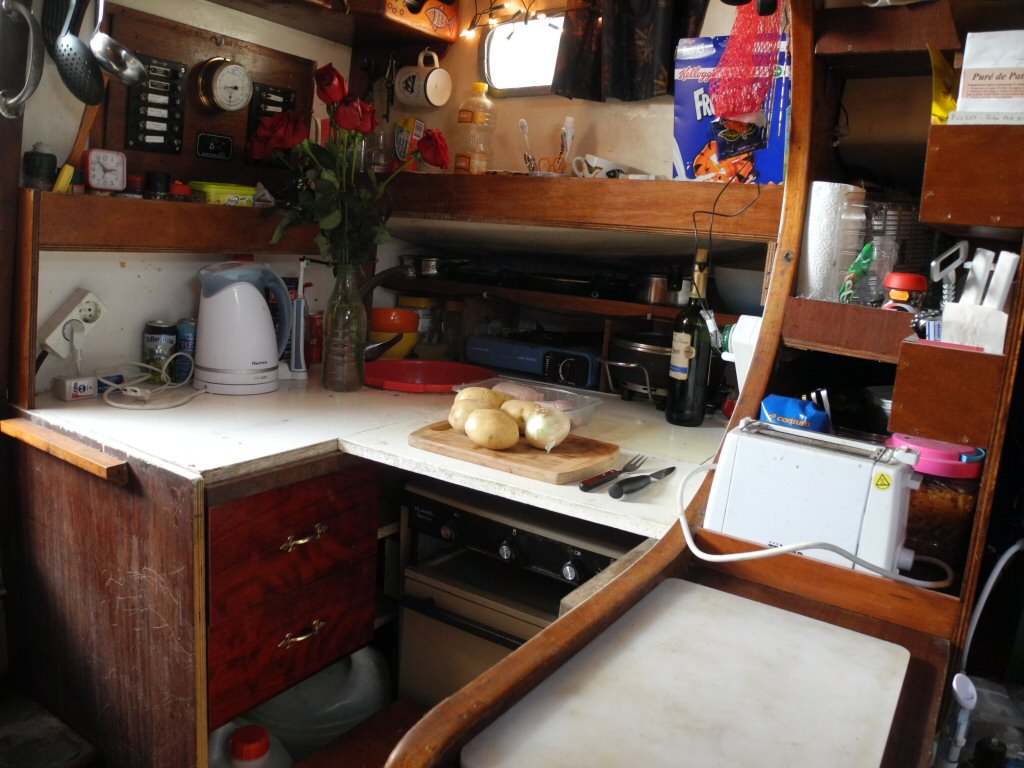 hurley 9.5 Accolade II galley