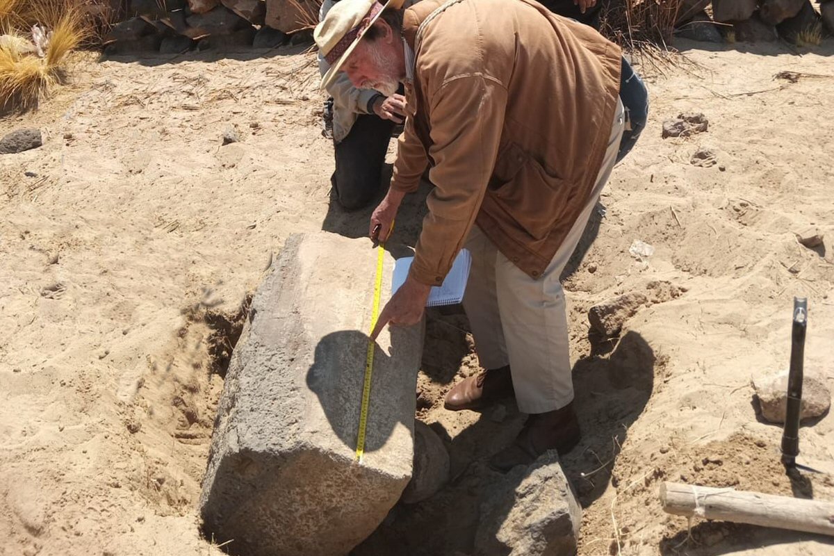 Stone block Pampa Aullagas