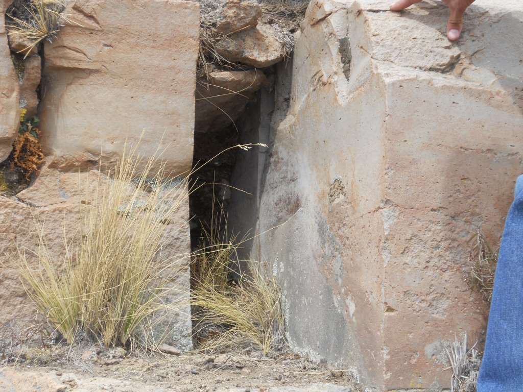 entrance inca pukara Bolivia